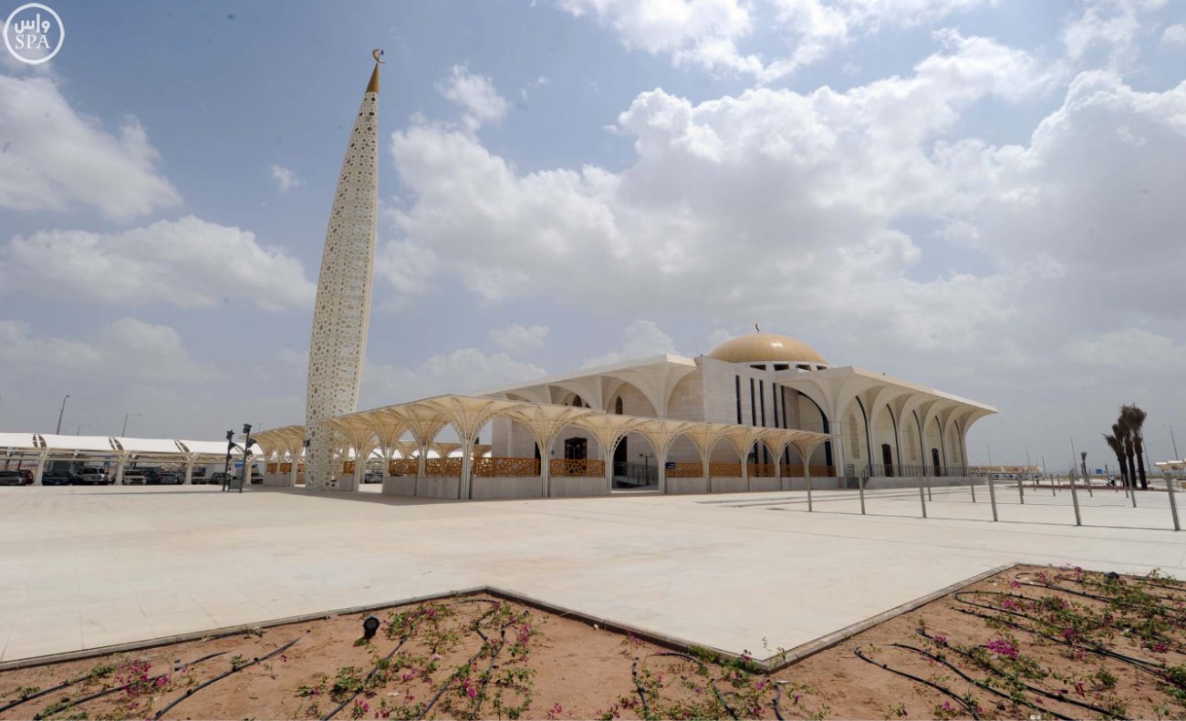 Аэропорт мекка. Медина аэропорт. Плавающая мечеть в Саудовской Аравии. Аэропорт в Медине. Мекка аэропорт.